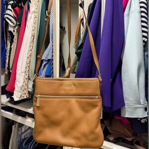 Michael Kors tan leather bag 💛